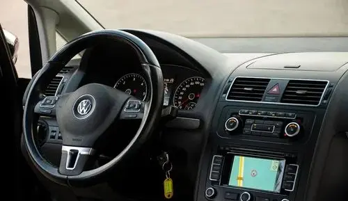 VOLKSWAGEN Touran 