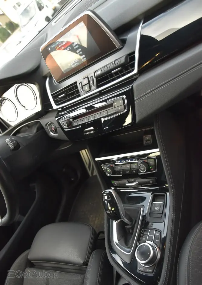 BMW Seria 2 218d xDrive Sport-Aut M Sport