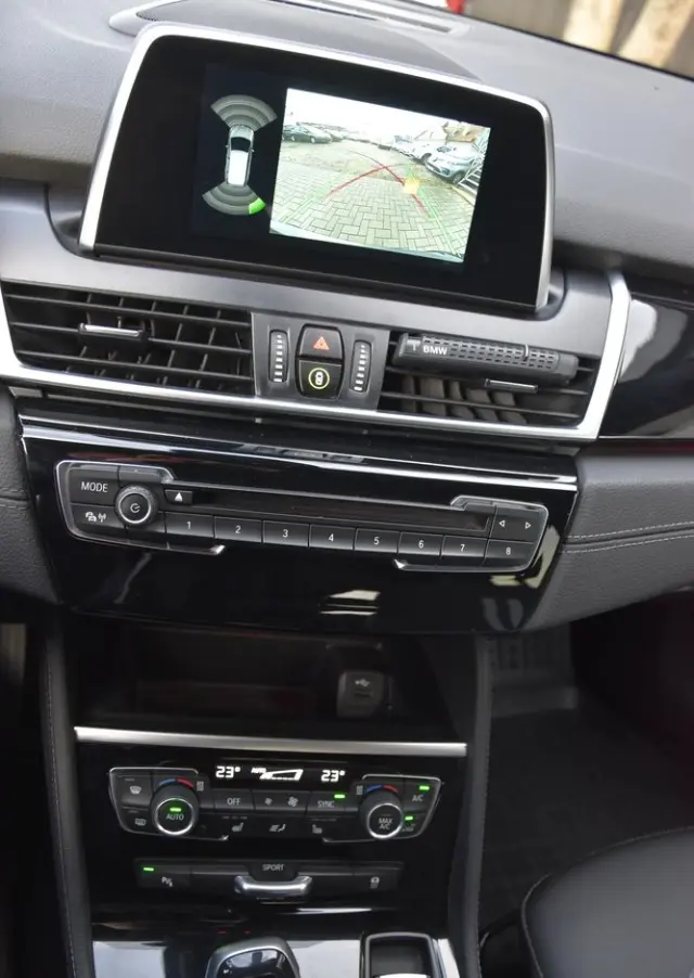 BMW Seria 2 218d xDrive Sport-Aut M Sport