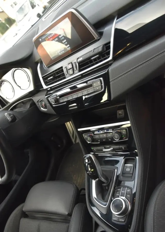 BMW Seria 2 218d xDrive Sport-Aut M Sport