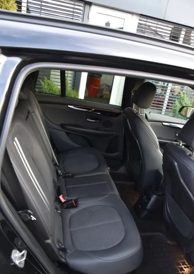 BMW Seria 2 218d xDrive Sport-Aut M Sport