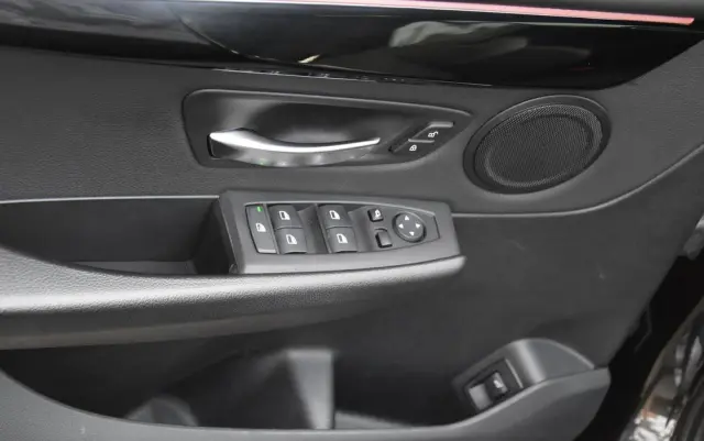 BMW Seria 2 218d xDrive Sport-Aut M Sport