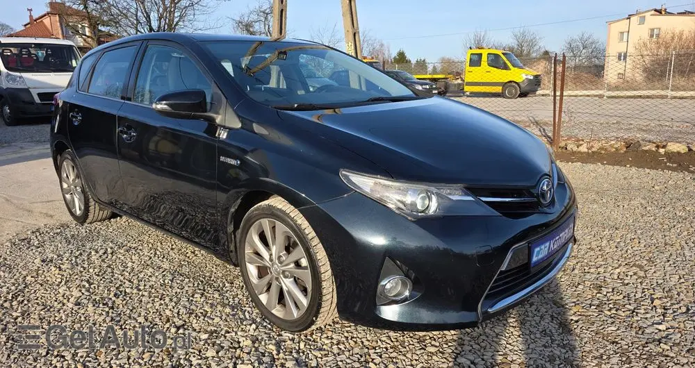 TOYOTA Auris 
