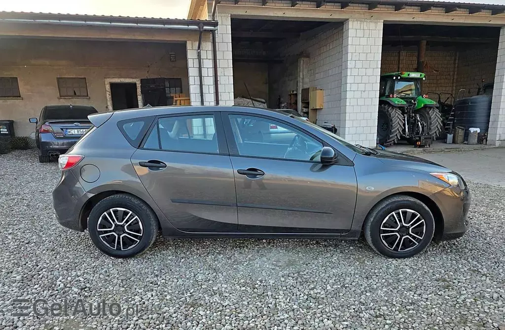 MAZDA 3 
