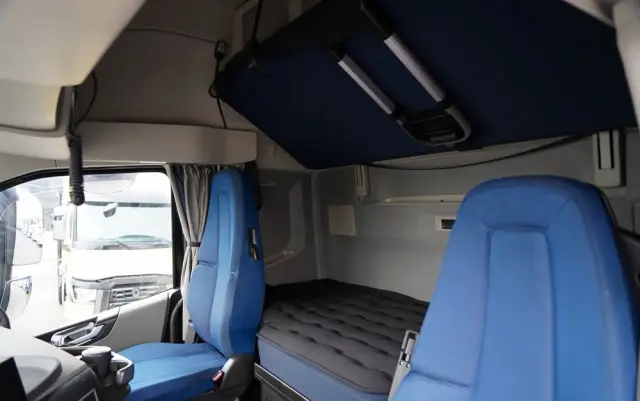 VOLVO FH 500 / XXL / ZESTAW TANDEM PRZEJAZDOWY 120 M3 / 2024 / I-PARK COOL / ZAWIESIE DOKI DO WÓZKA / OŚ PODNOSZONA / ALUFELGI / PRZYCZEPA WECON / PO KONTRAKCIE SERWISOWYM 