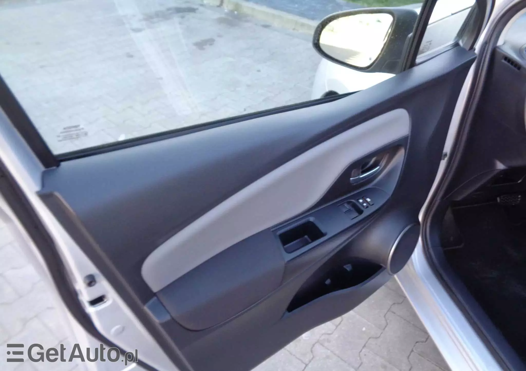 TOYOTA Yaris 1.33 Selection Platinum MS