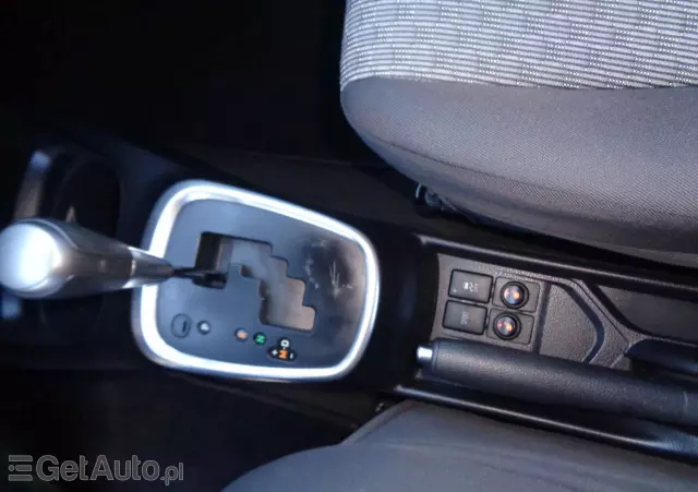 TOYOTA Yaris 1.33 Selection Platinum MS