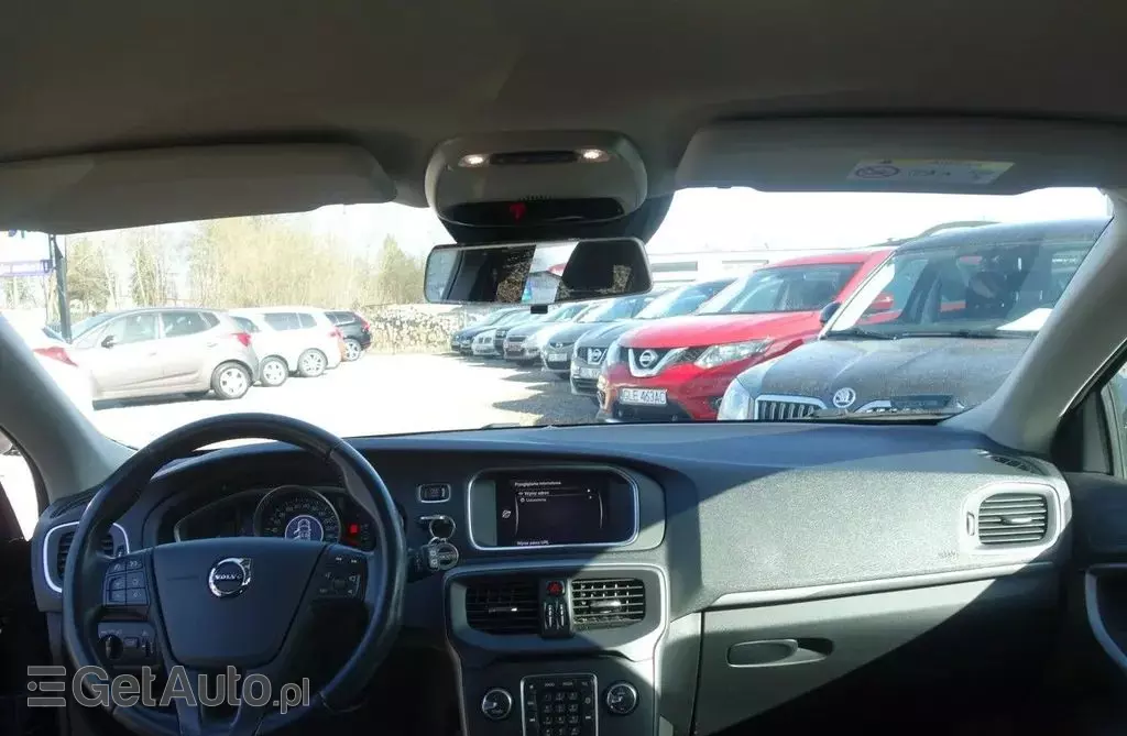 VOLVO V40 