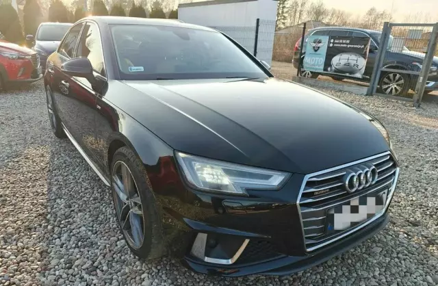 AUDI A4 