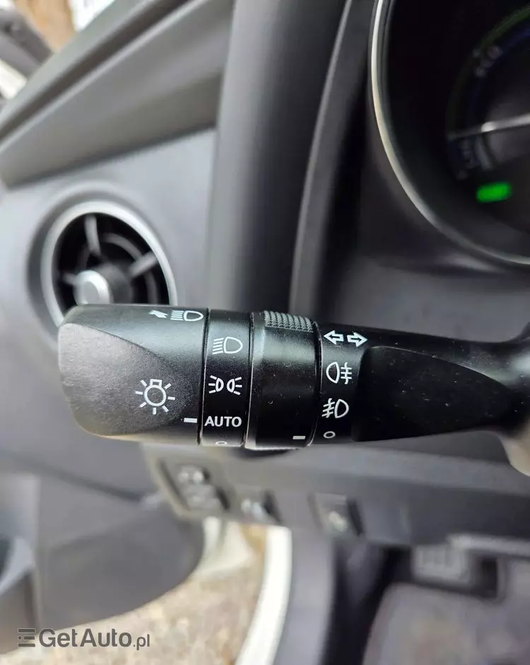 TOYOTA Auris 1.8 VVT-i Hybrid Automatik Touring Sports Edition