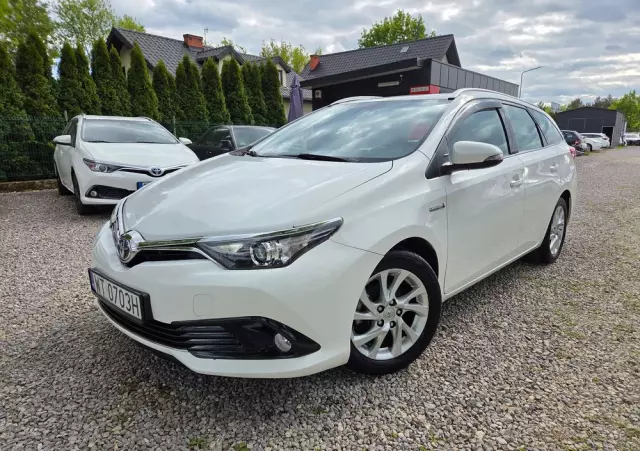 TOYOTA Auris 1.8 VVT-i Hybrid Automatik Touring Sports Edition