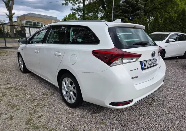 TOYOTA Auris 1.8 VVT-i Hybrid Automatik Touring Sports Edition