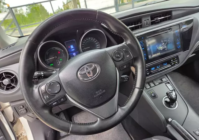 TOYOTA Auris 1.8 VVT-i Hybrid Automatik Touring Sports Edition