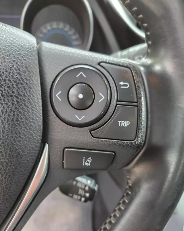 TOYOTA Auris 1.8 VVT-i Hybrid Automatik Touring Sports Edition