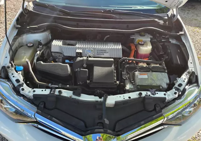 TOYOTA Auris 1.8 VVT-i Hybrid Automatik Touring Sports Edition