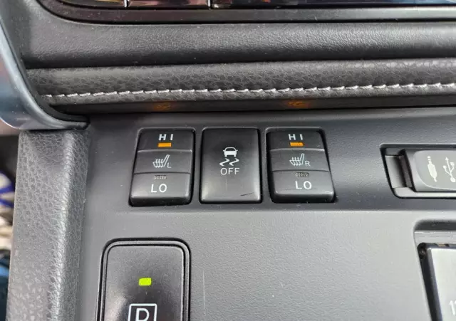 TOYOTA Auris 1.8 VVT-i Hybrid Automatik Touring Sports Edition