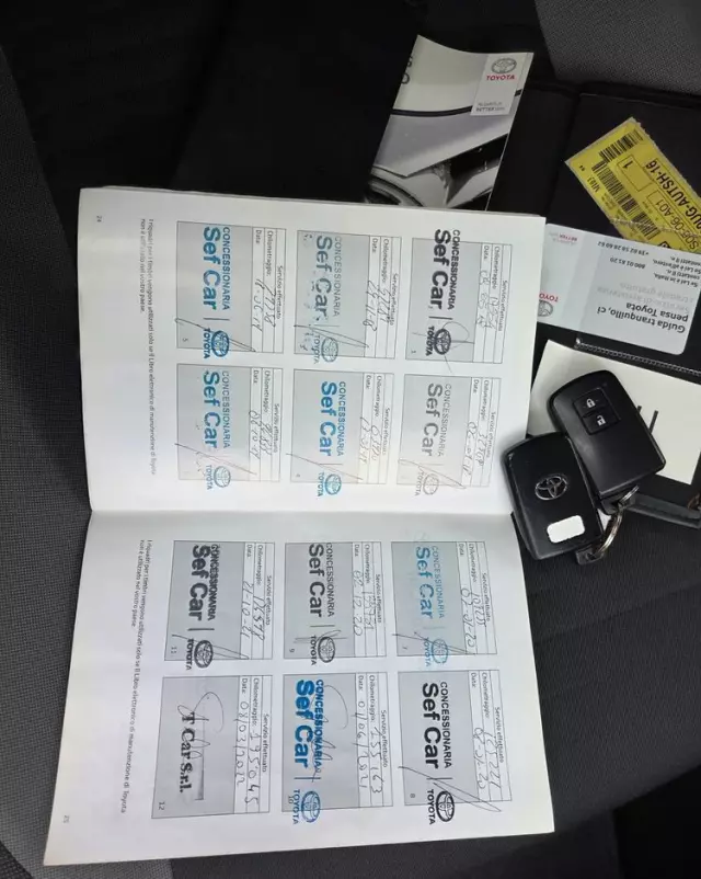 TOYOTA Auris 1.8 VVT-i Hybrid Automatik Touring Sports Edition