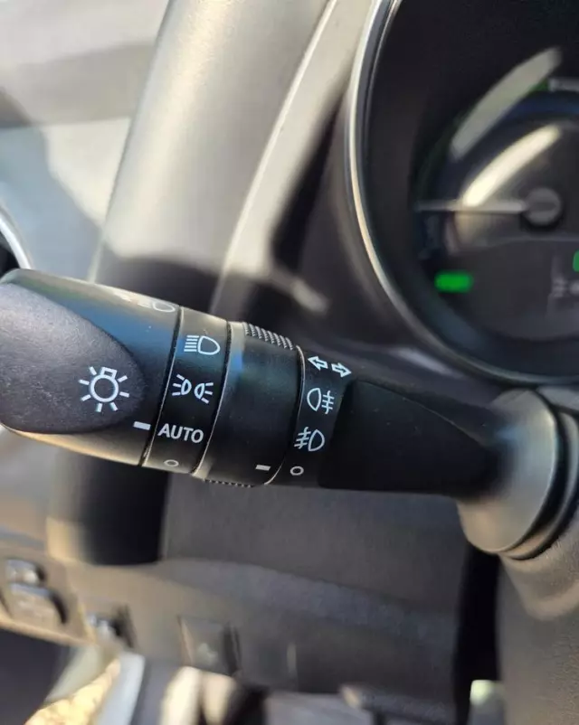 TOYOTA Auris 1.8 VVT-i Hybrid Automatik Touring Sports Edition