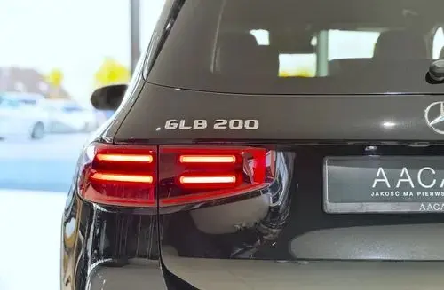 MERCEDES-BENZ GLB 