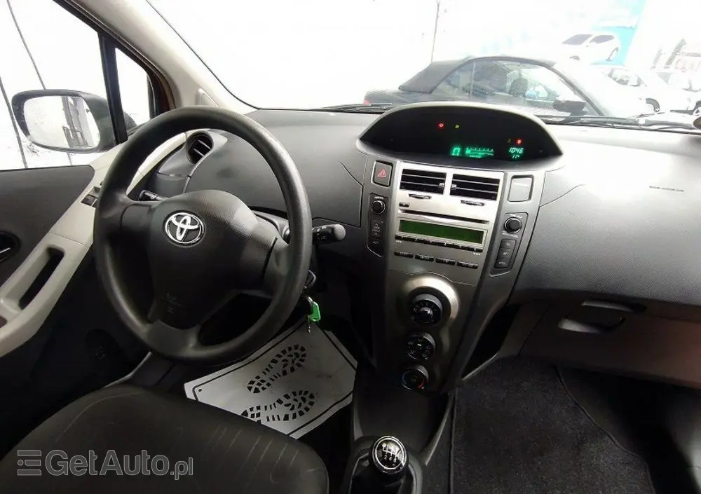 TOYOTA Yaris 