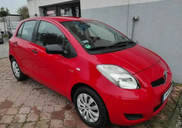 TOYOTA Yaris 