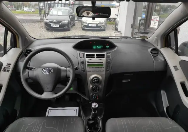 TOYOTA Yaris 