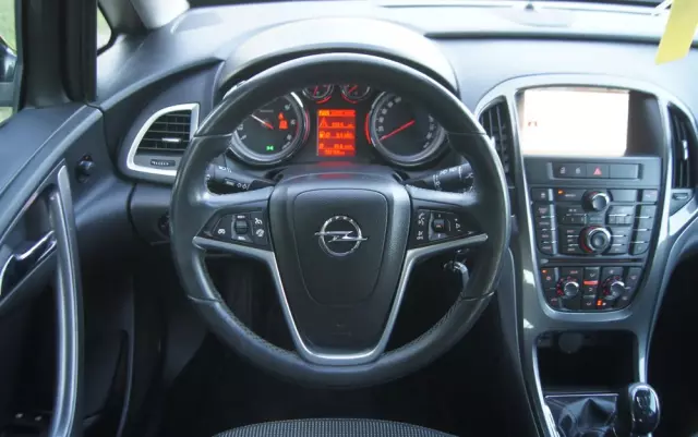 OPEL Astra 1.7 CDTI DPF Cosmo