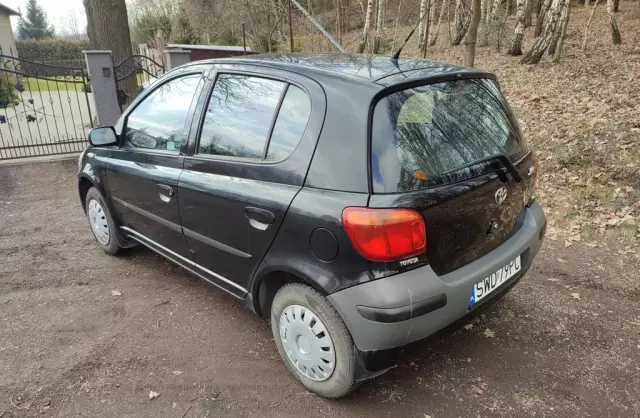 TOYOTA Yaris 