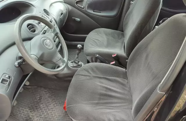 TOYOTA Yaris 