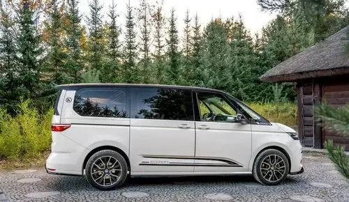 VOLKSWAGEN Multivan 