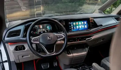 VOLKSWAGEN Multivan 