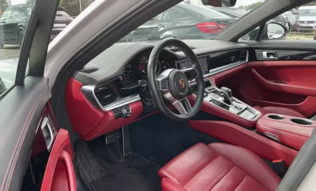 PORSCHE Panamera 