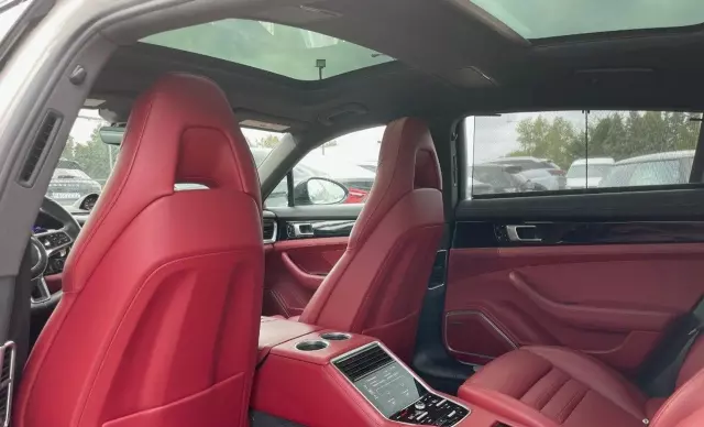 PORSCHE Panamera 