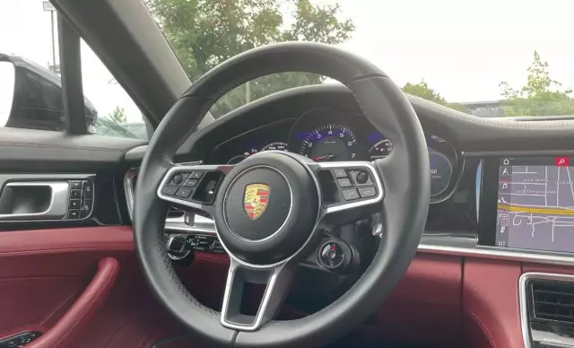 PORSCHE Panamera 