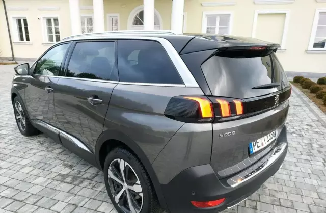 PEUGEOT 5008 