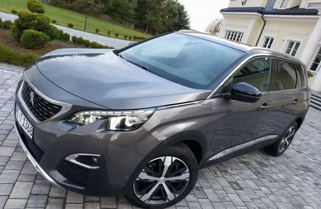 PEUGEOT 5008 