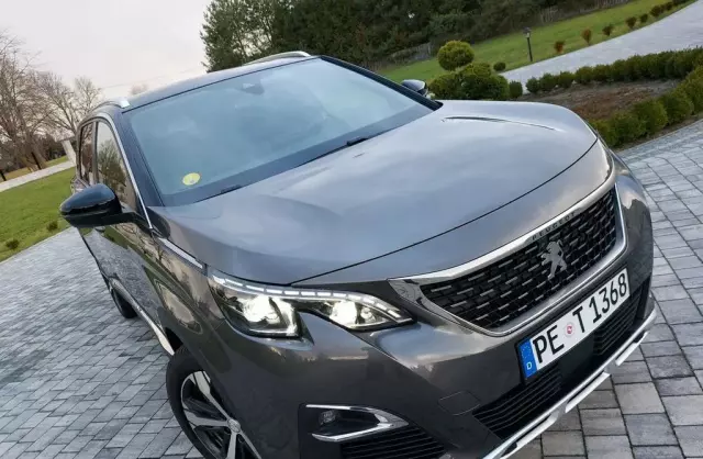 PEUGEOT 5008 