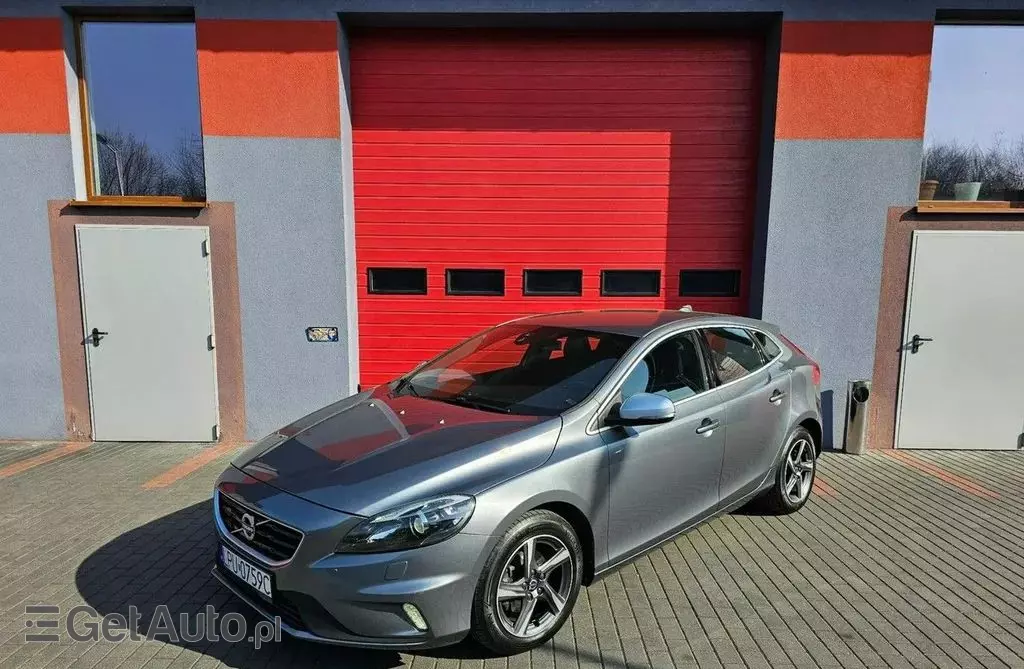 VOLVO V40 