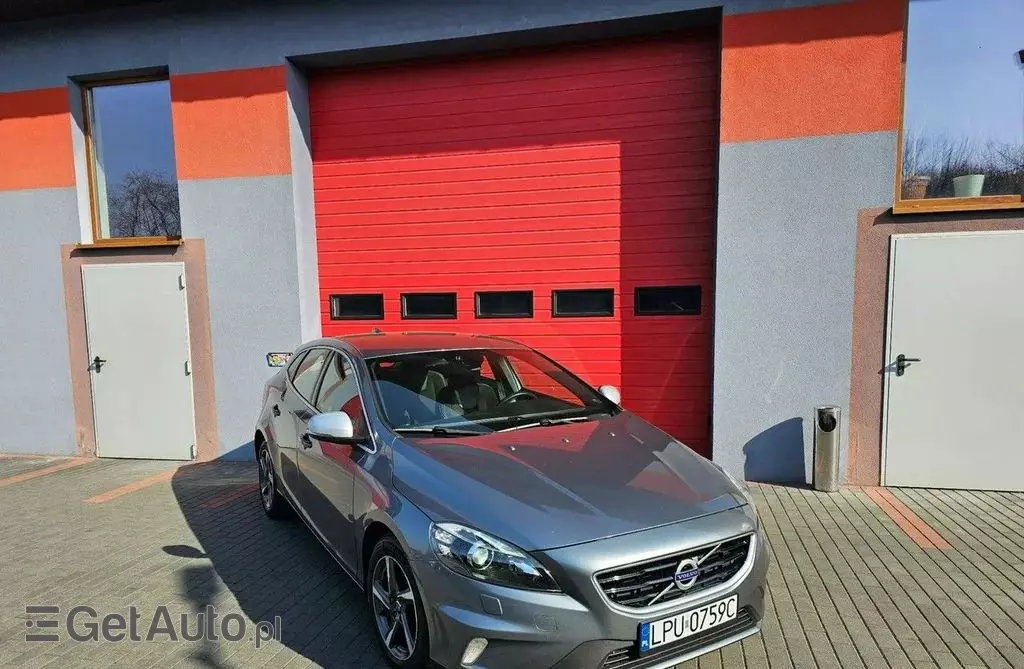 VOLVO V40 