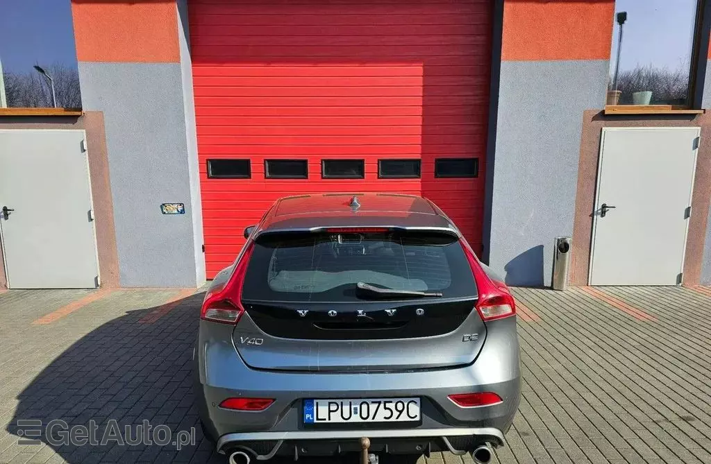 VOLVO V40 