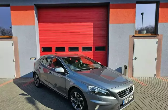 VOLVO V40 