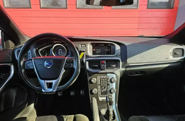 VOLVO V40 