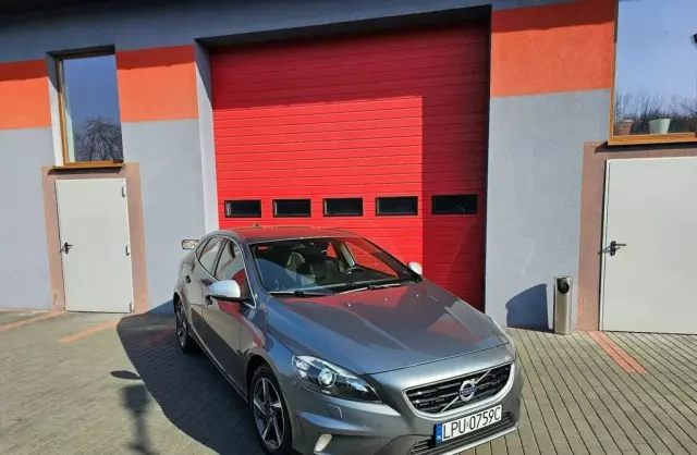 VOLVO V40 