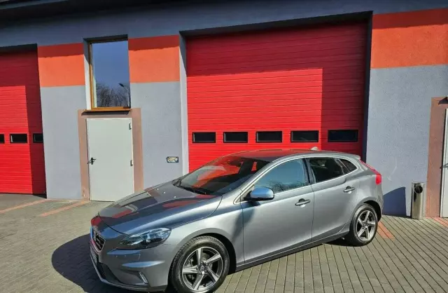 VOLVO V40 