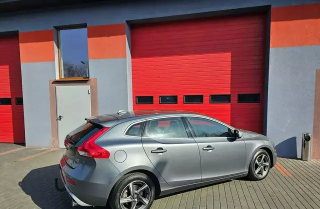 VOLVO V40 