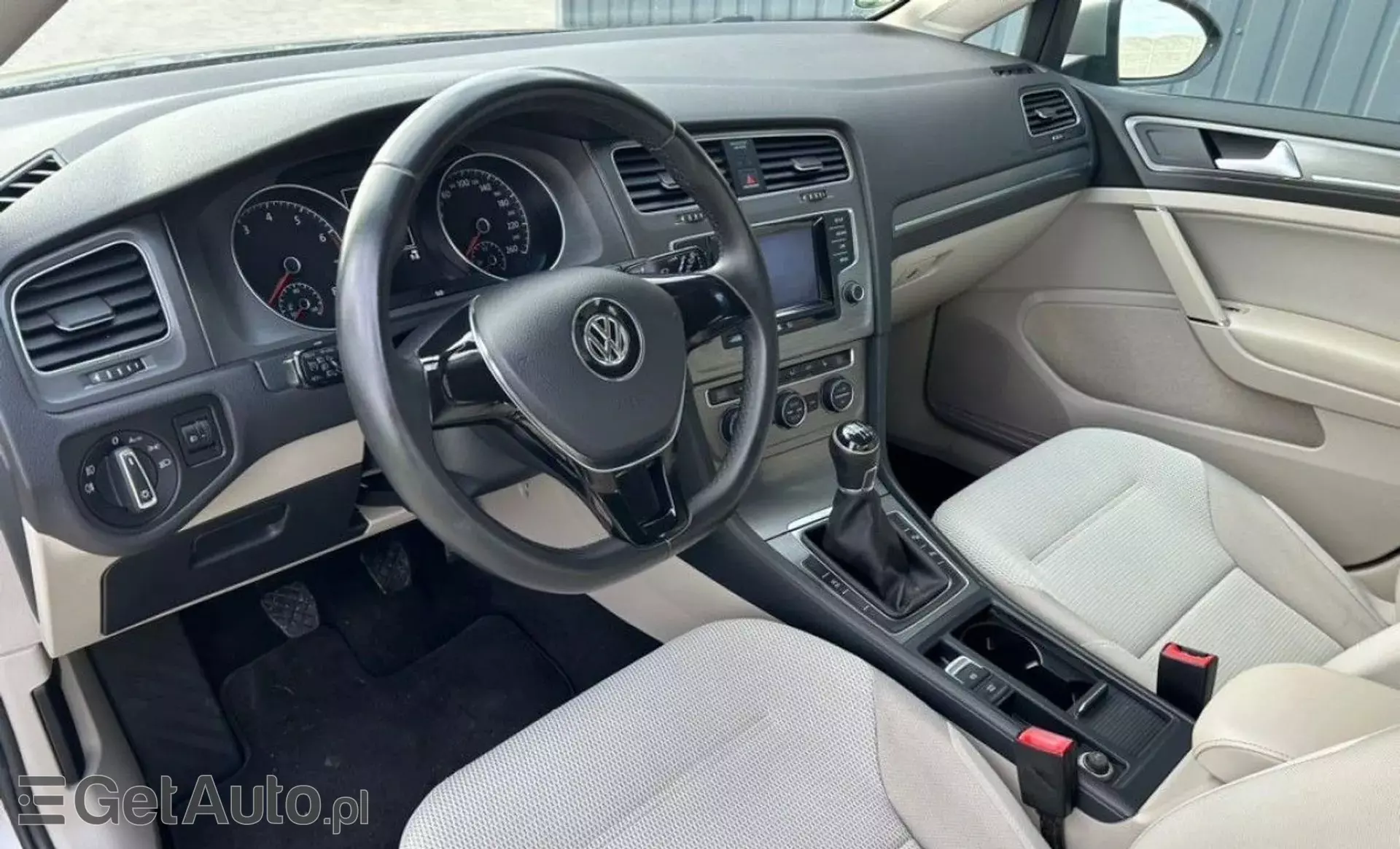 VOLKSWAGEN Golf 