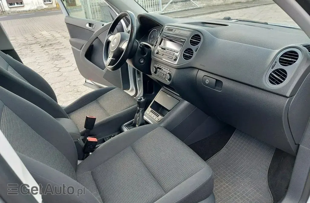 VOLKSWAGEN Tiguan 