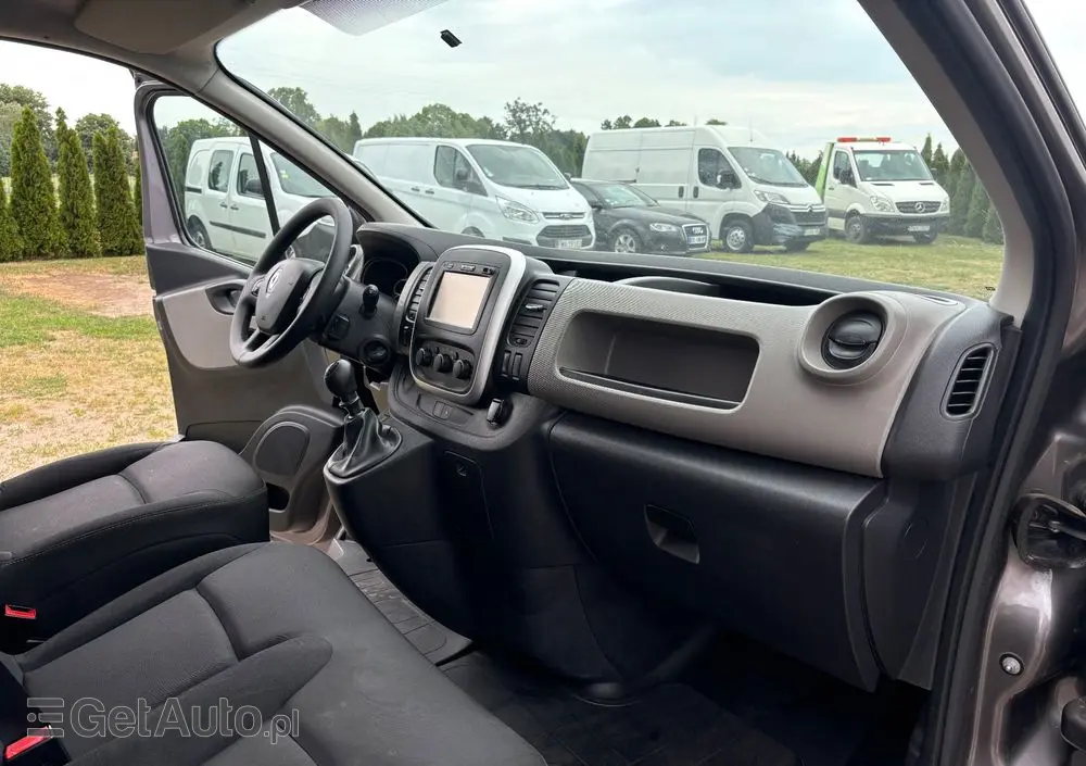RENAULT Trafic 