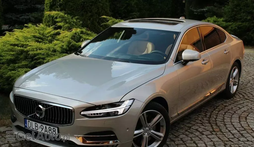 VOLVO S90 