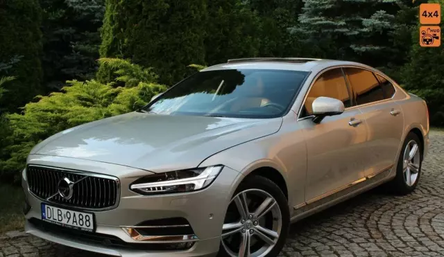 VOLVO S90 